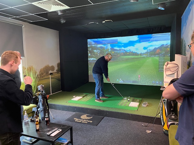 How Do Golf Simulators Work: Everything Explained! - Find Indoor Golf Near  You