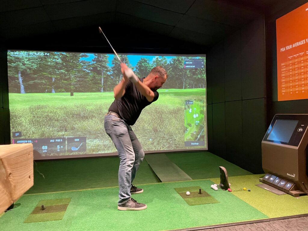 How Do Golf Simulators Work: Everything Explained! - Find Indoor Golf Near  You